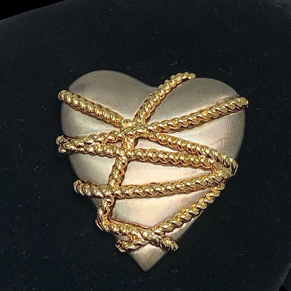 VINTAGE HEART BROOCH IN SILVER TONE WITH GOLD TONE ROPES